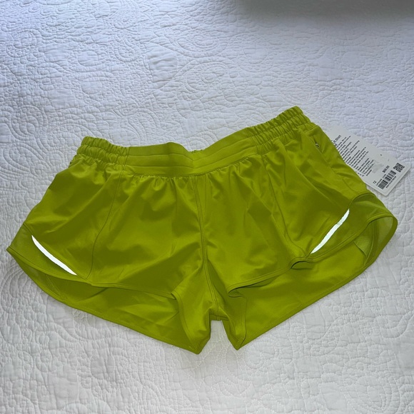 LULULEMON HOTTY HOT LOW RISE SHORT 2.5”LINED GREEN(LCHN) COLOR SIZE 12 NWT - Picture 4 of 7